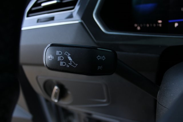 2023 Volkswagen Tiguan SE R-Line Black photo 16