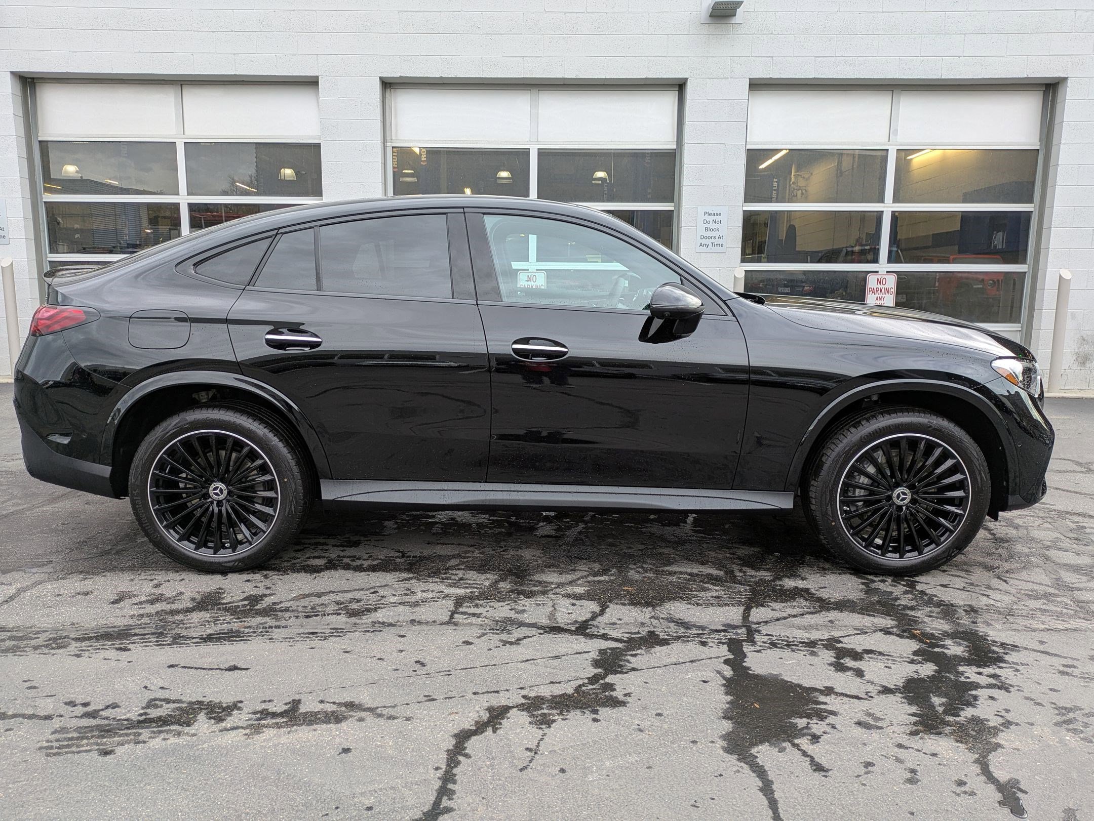2025 Mercedes Benz GLC 300 4MATIC photo 2