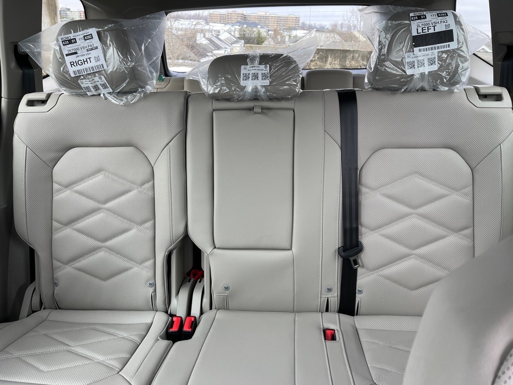 2025 Volkswagen Atlas SE Technology photo 14