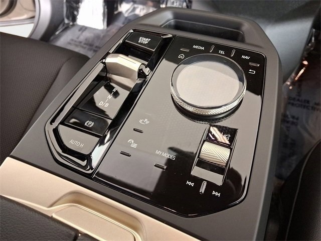 2025 Bmw iX photo 12