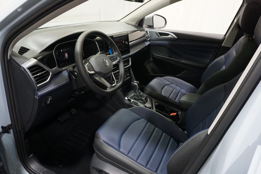 2025 Volkswagen Taos SEL photo 8