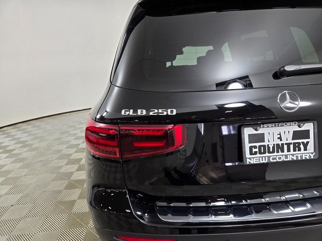 2025 Mercedes Benz GLB 250 photo 4