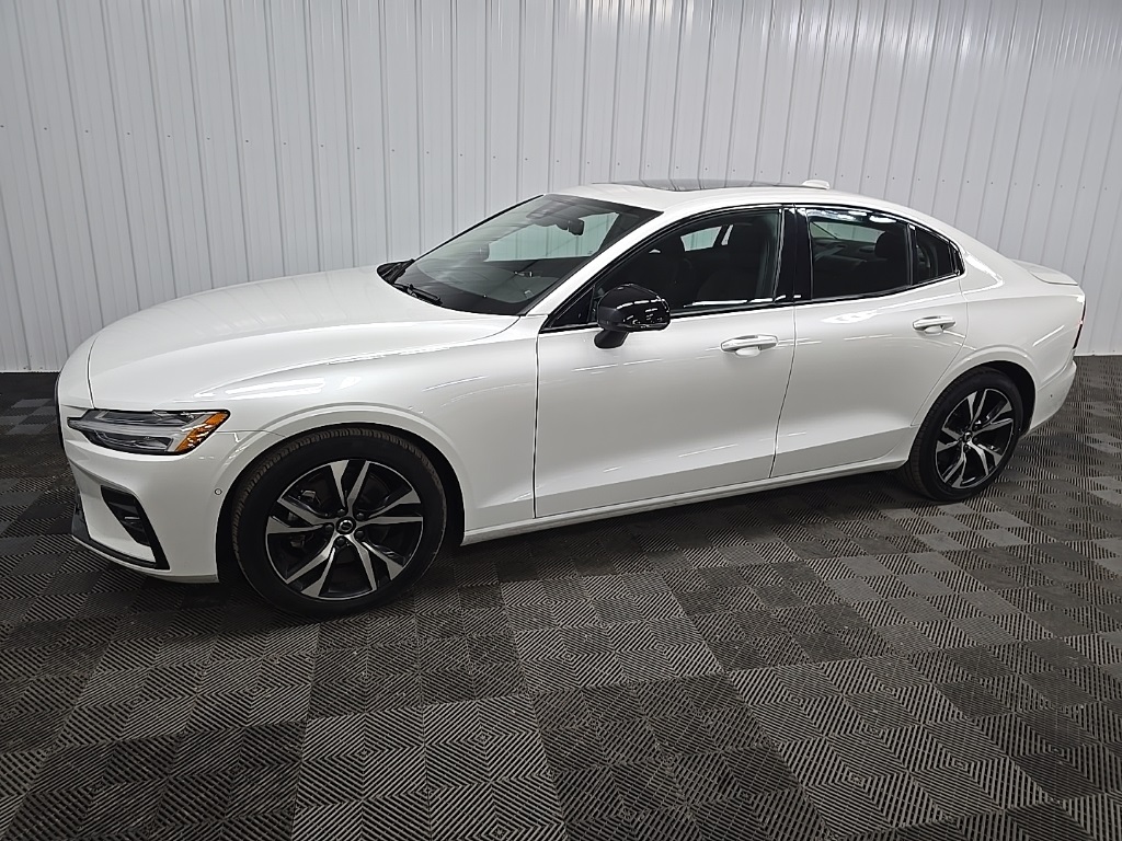 2024 Volvo S60 B5 Plus photo 6