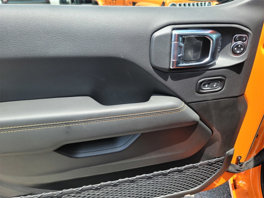2025 Jeep Wrangler Sahara photo 8