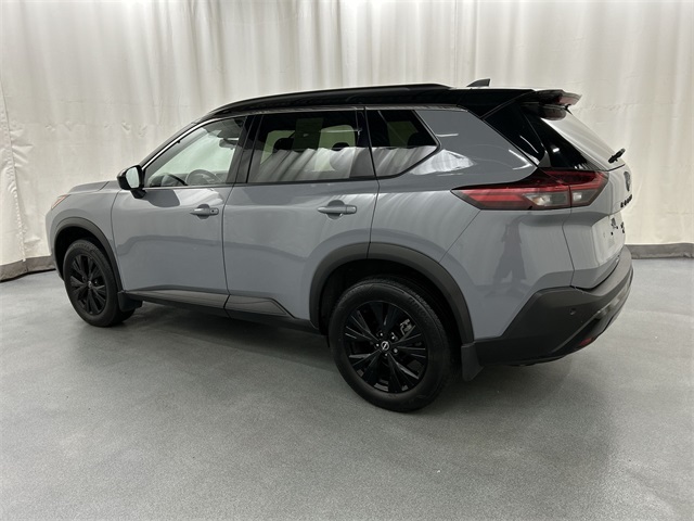 2023 Nissan Rogue SV photo 3