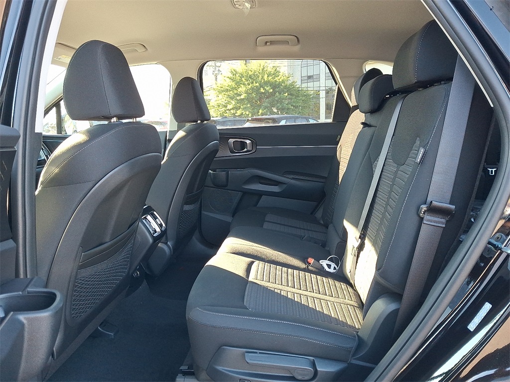 2026 Kia Sorento LX photo 4