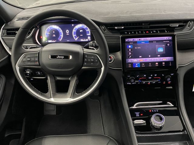 2025 Jeep Grand Cherokee Limited photo 4