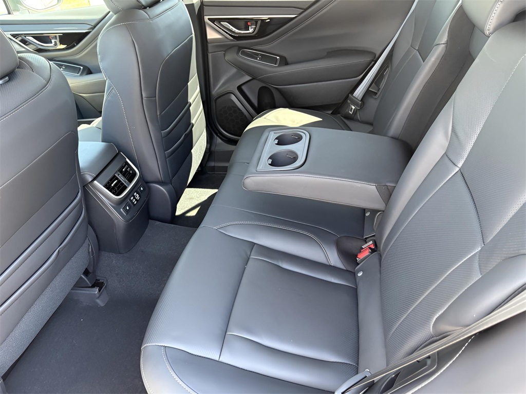 2025 Subaru Outback Touring XT photo 8