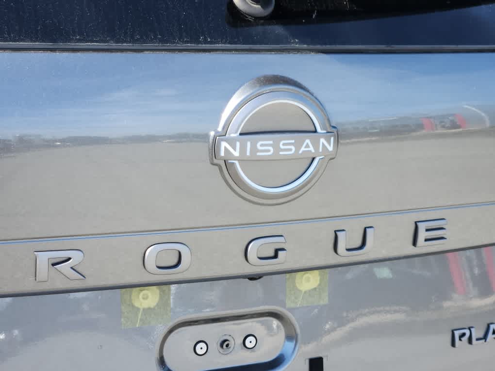 2026 Nissan Rogue Platinum AWD photo 18