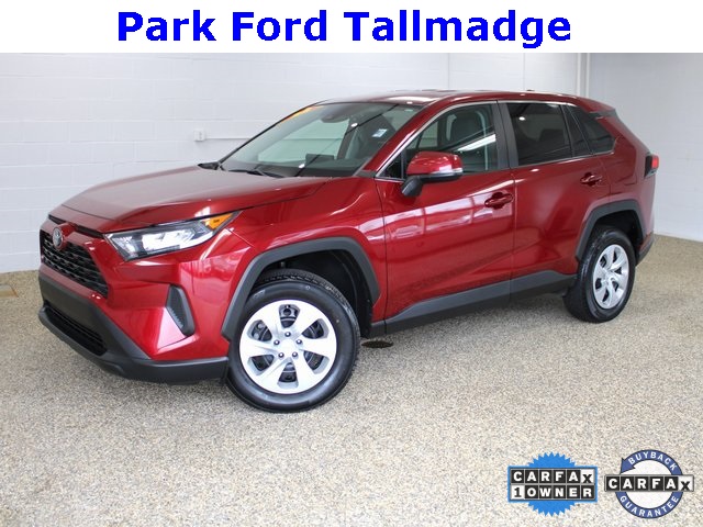 2022 Toyota RAV4 LE's photo