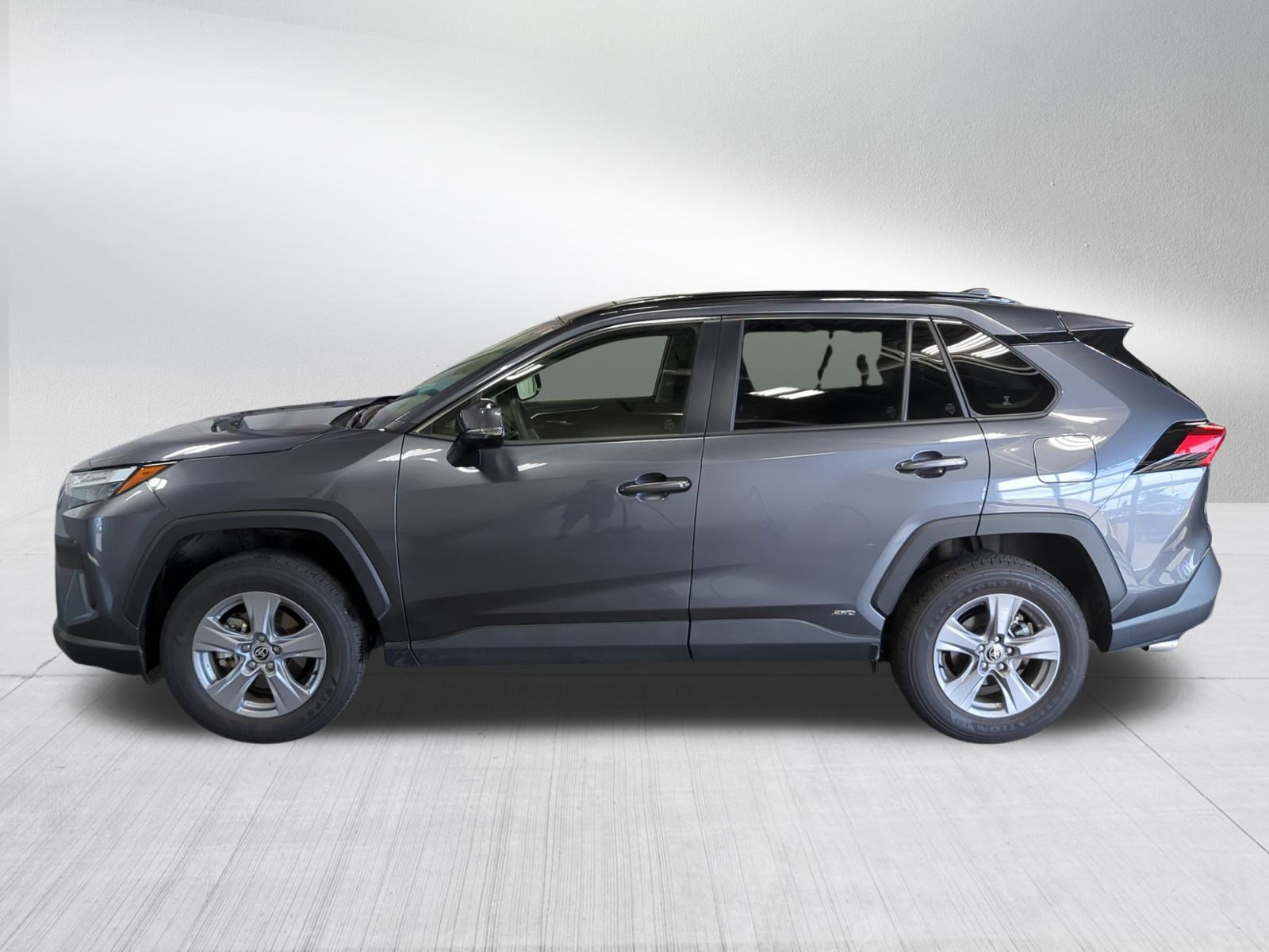 2025 Toyota RAV4 Hybrid XLE photo 4