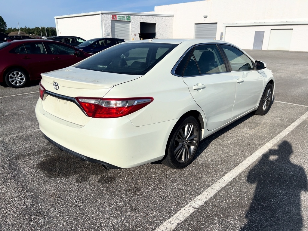 2015 Toyota Camry SE photo 5