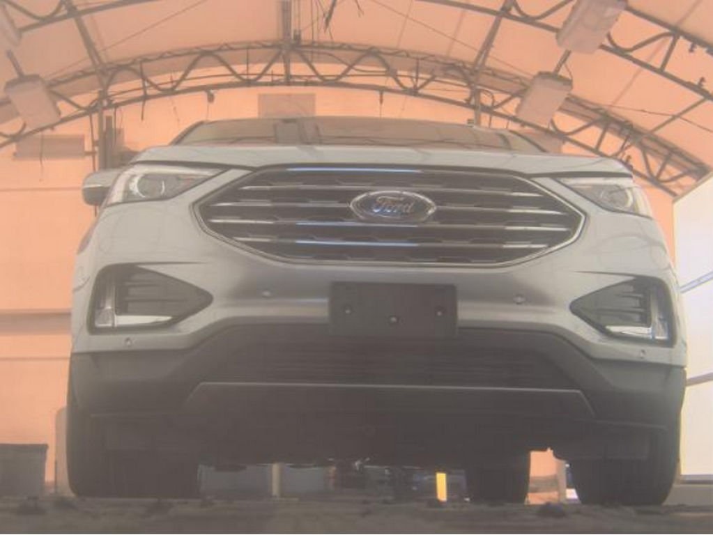 2022 Ford Edge Titanium photo 3