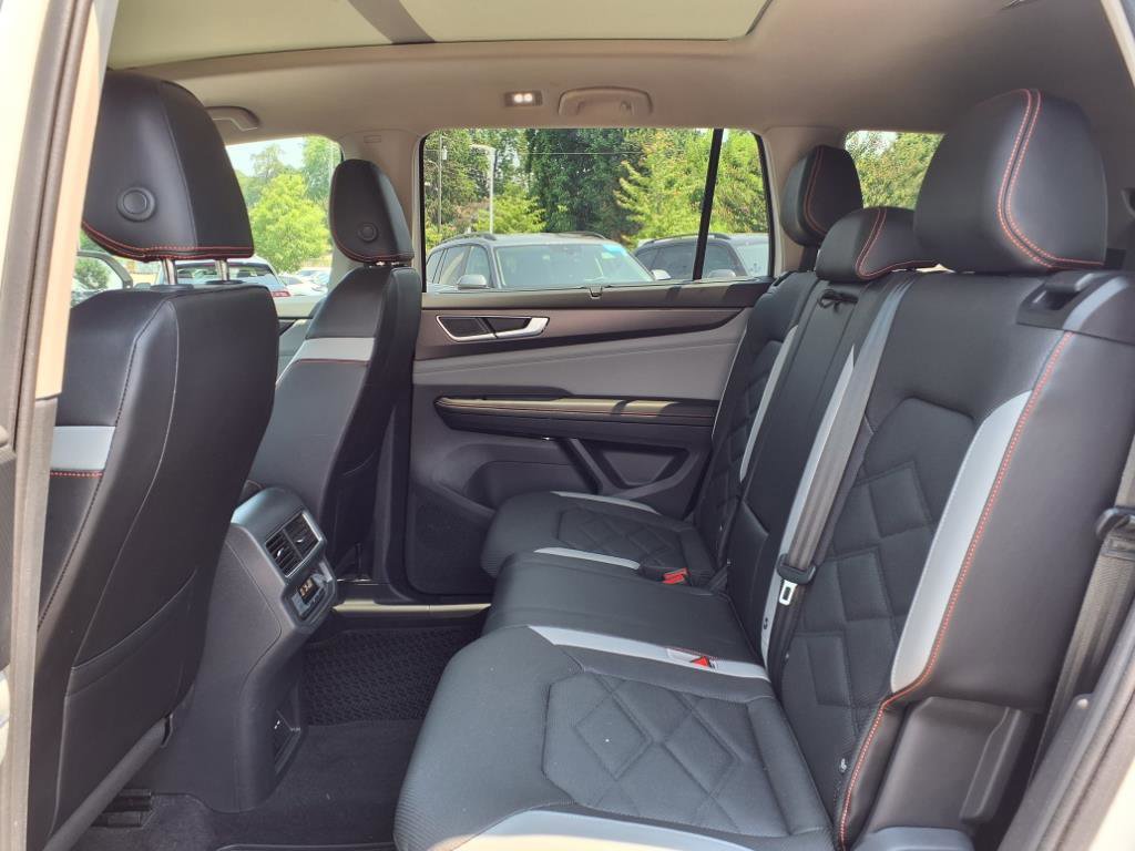 2024 Volkswagen Atlas Peak Edition SE Technology photo 22
