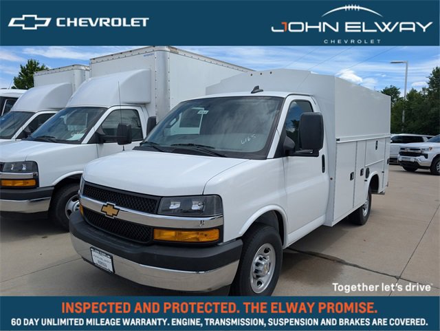 2025 Chevrolet Express Cutaway Base's photo