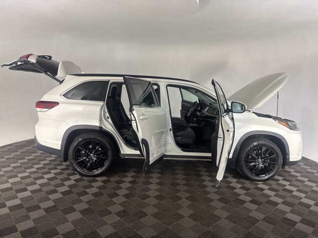 2019 Toyota Highlander Base photo 12