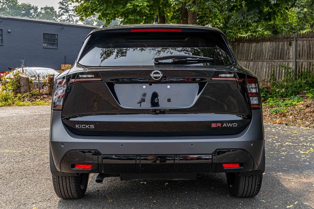 2025 Nissan Kicks SR photo 3