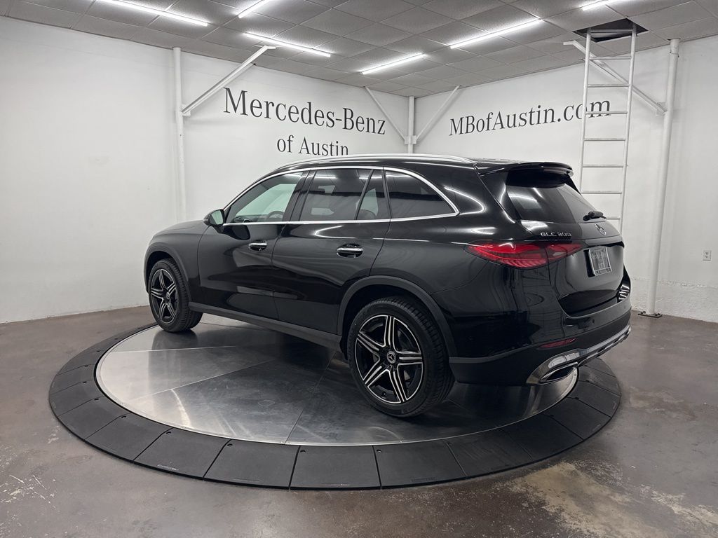 2026 Mercedes Benz GLC 300 photo 3