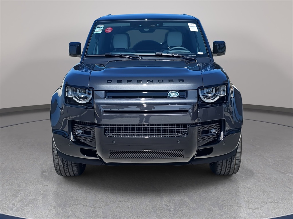 2025 Land Rover Defender 130 X-Dynamic SE photo 2