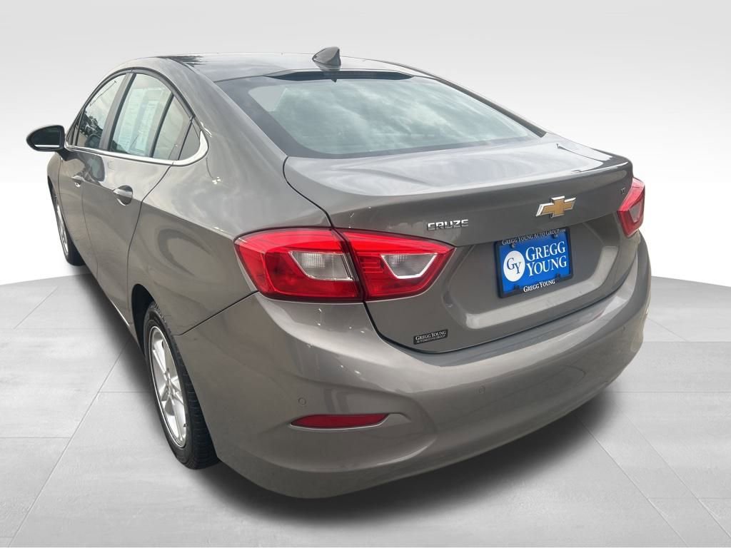 2018 Chevrolet Cruze LT photo 3