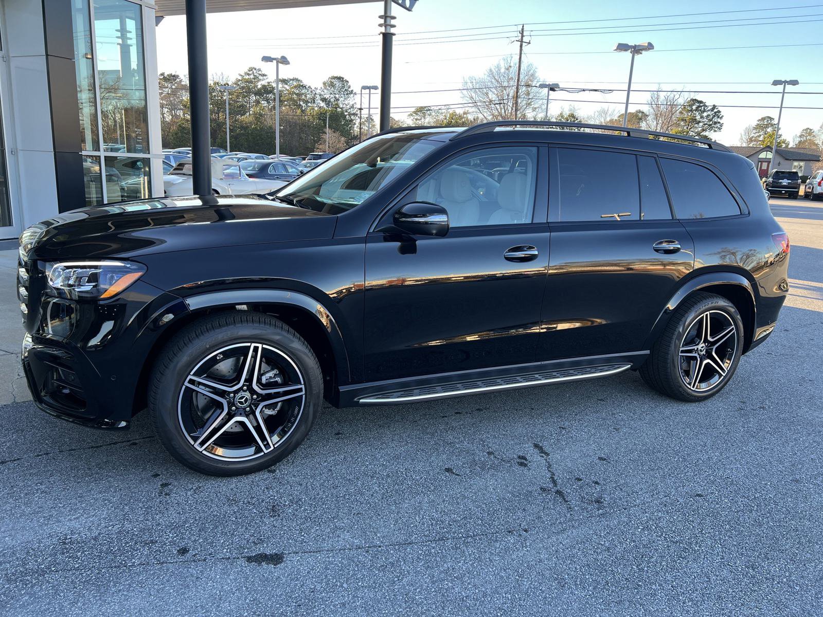 2025 Mercedes Benz GLS 450 4MATIC photo 2