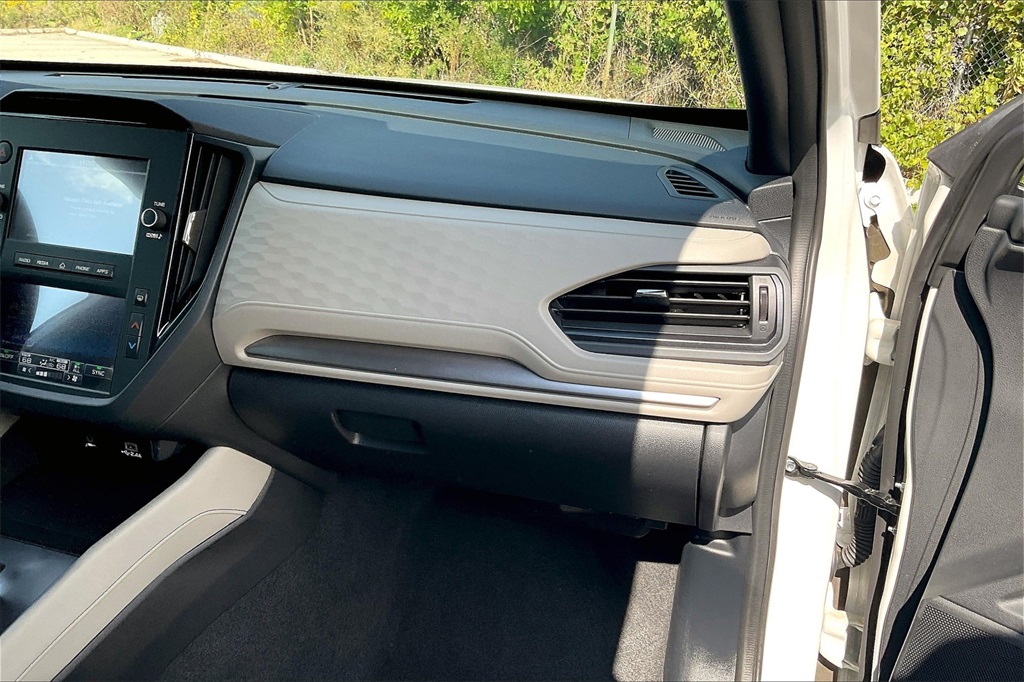 2025 Subaru Forester Base photo 16