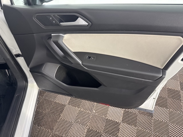 2021 Volkswagen Tiguan SEL photo 18