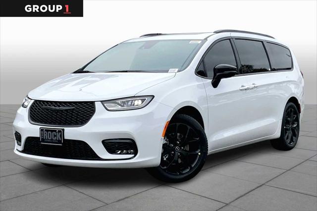 2026 Chrysler Pacifica Limited's photo