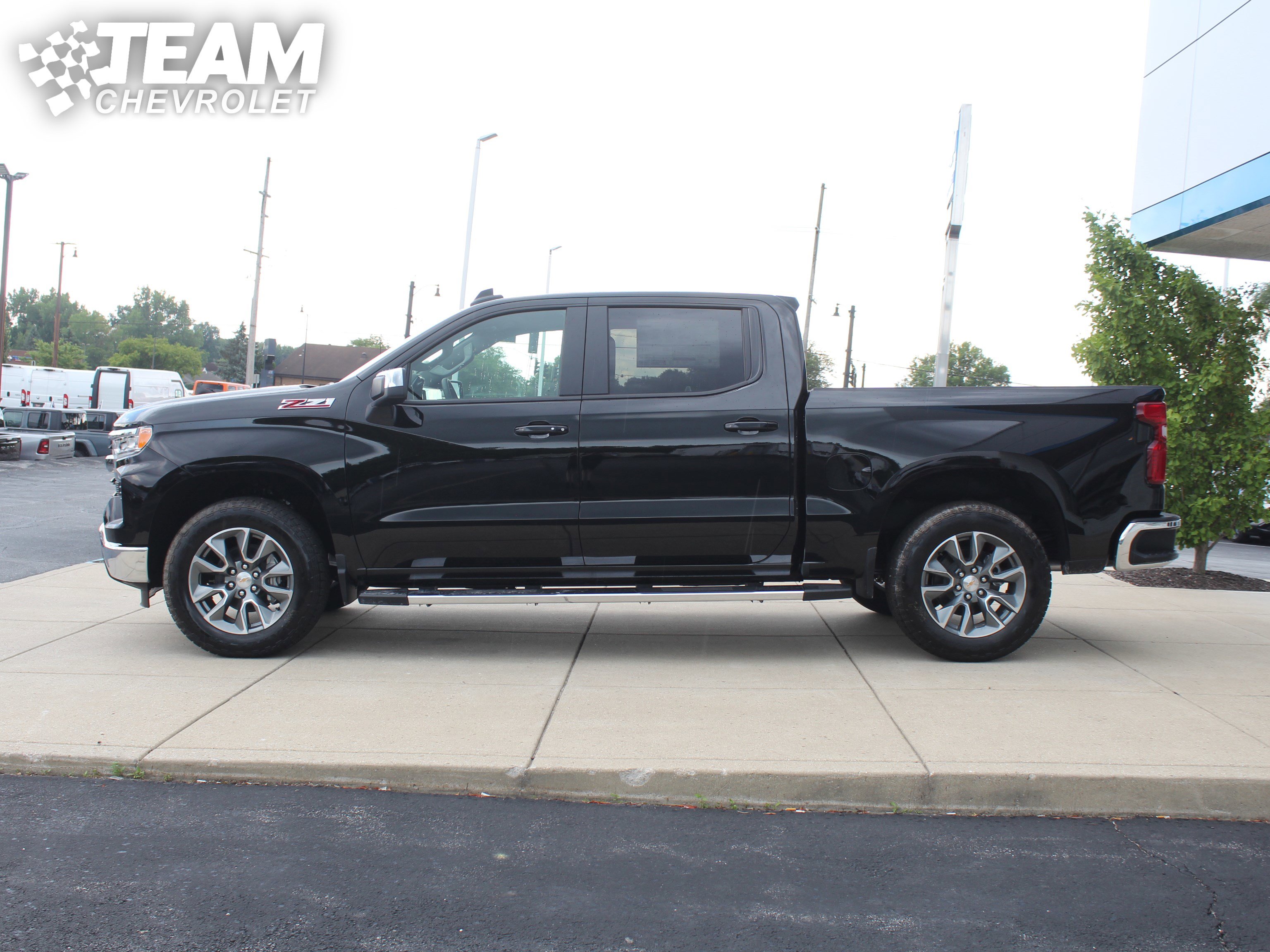 2025 Chevrolet Silverado 1500 LT photo 6