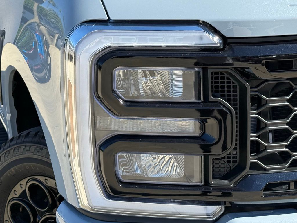 2026 Ford F-250 Lariat photo 3