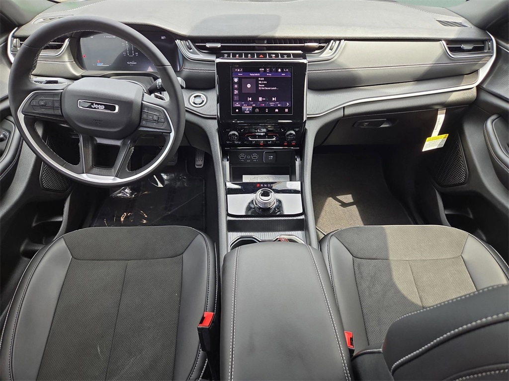 2025 Jeep Grand Cherokee Altitude X photo 13