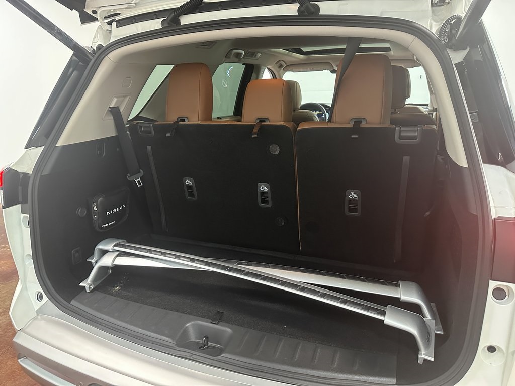 2024 Nissan Pathfinder Platinum photo 15