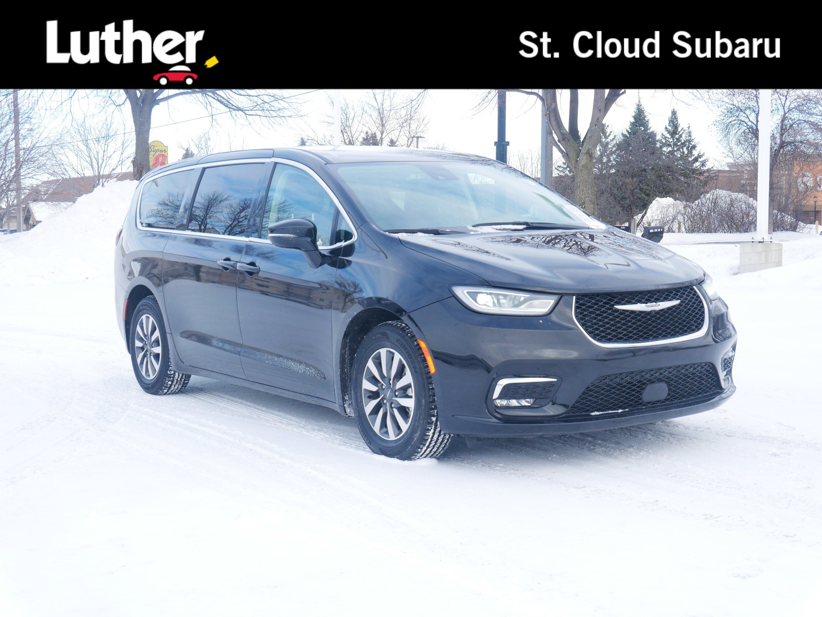 2024 Chrysler Pacifica PHEV Select's photo
