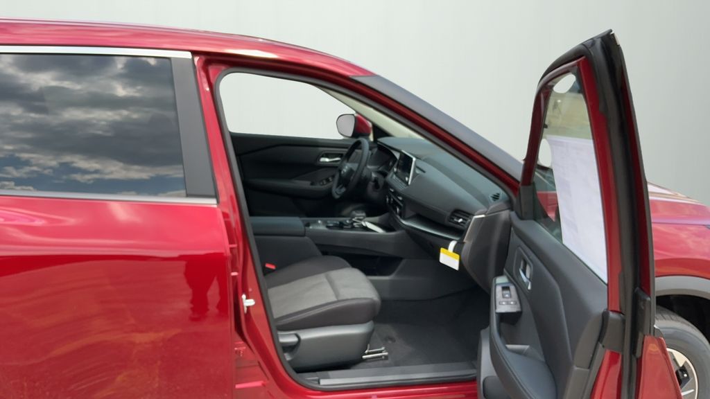 2026 Nissan Rogue SV photo 16
