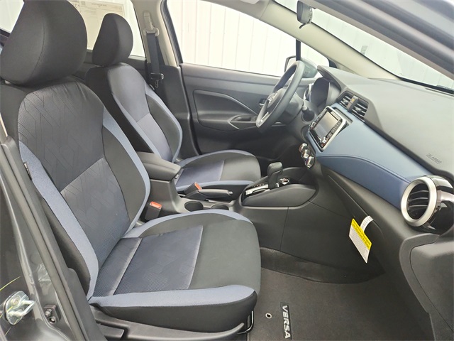 2025 Nissan Versa 1.6 SV photo 30