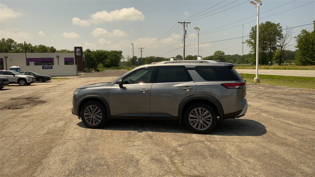 2023 Nissan Pathfinder SL photo 5