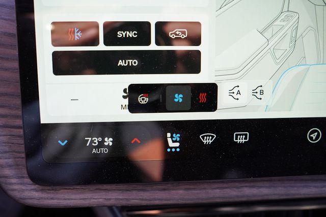 2023 Rivian R1S Adventure photo 27