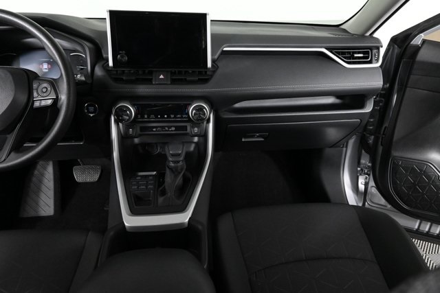 2025 Toyota RAV4 XLE photo 7