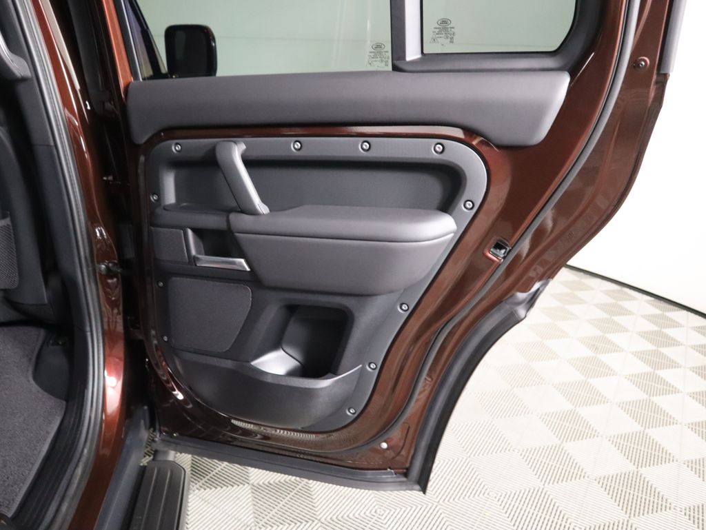 2025 Land Rover Defender 130 S photo 24
