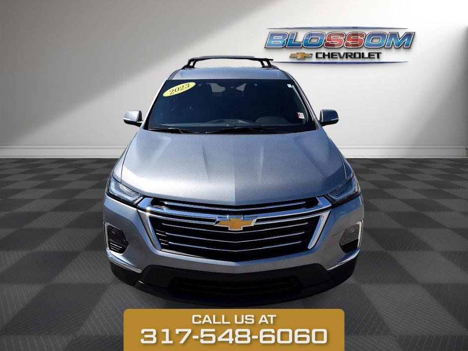 2023 Chevrolet Traverse Cloth photo 2