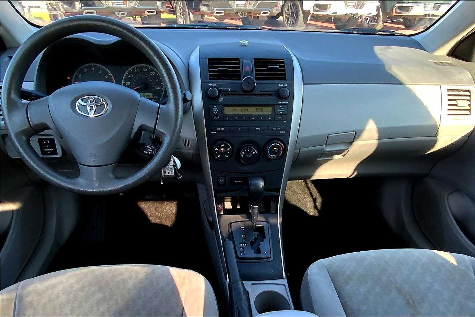2009 Toyota RAV4 LE photo 13