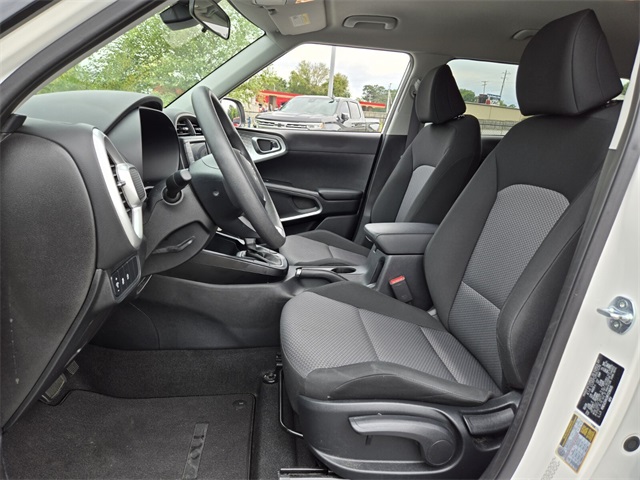 2024 Kia Soul LX photo 7