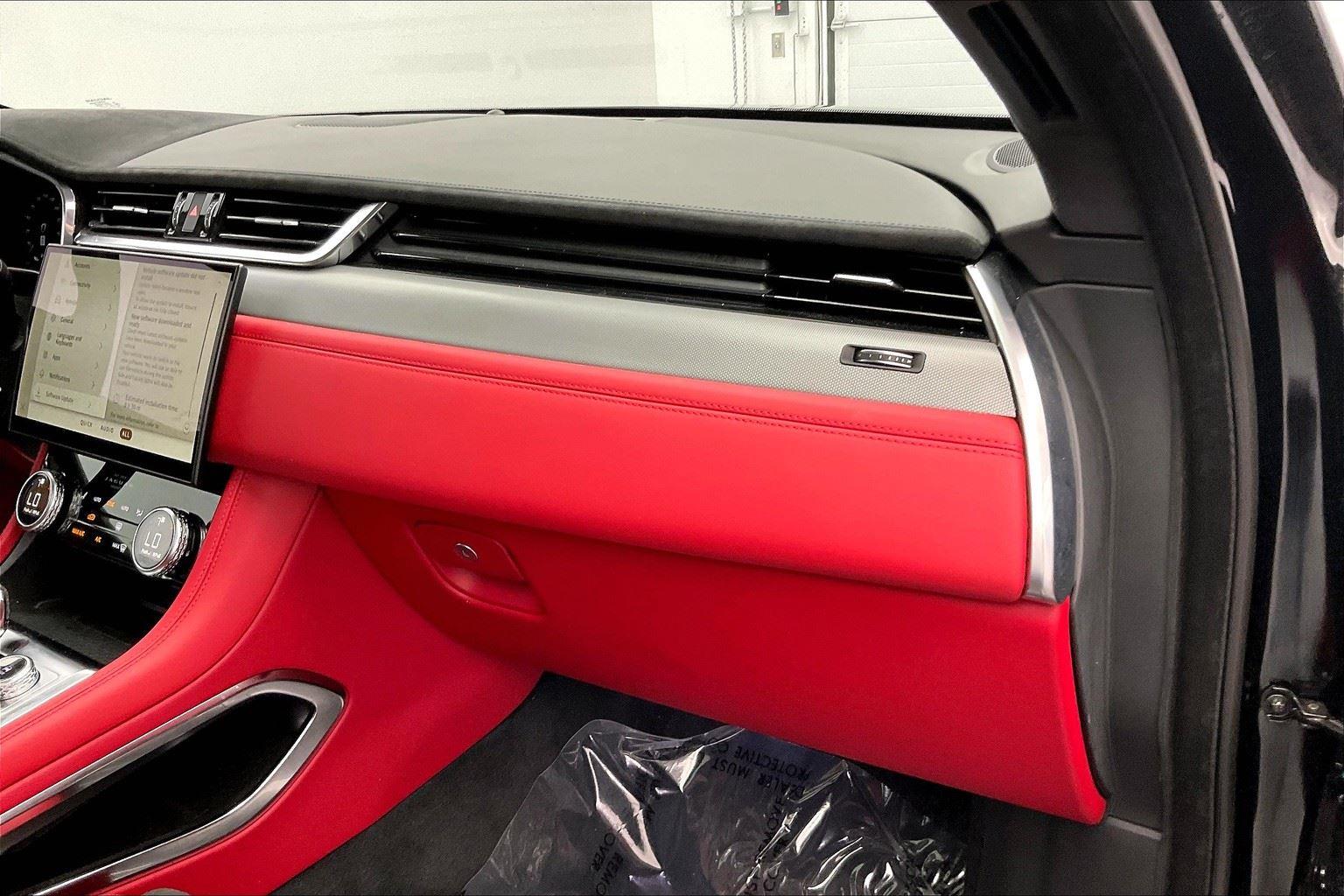 2023 Jaguar F-PACE SVR photo 10