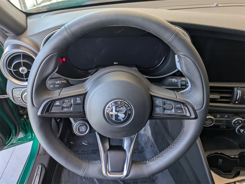 2025 Alfa Romeo Giulia Base photo 16