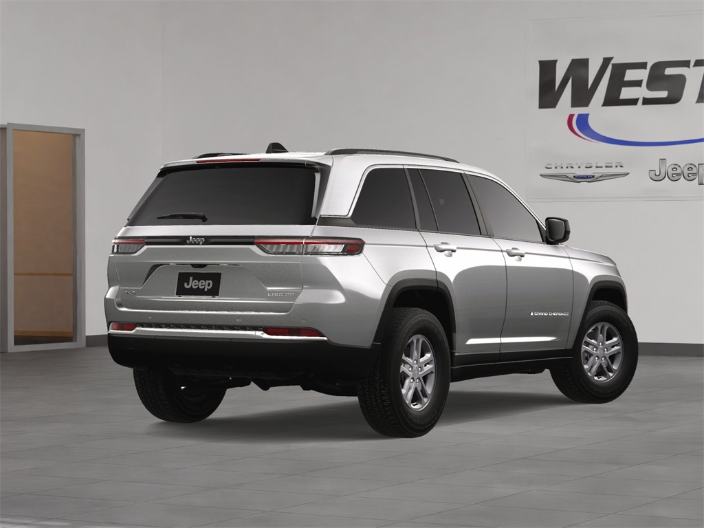 2025 Jeep Grand Cherokee Laredo photo 4