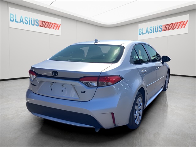 2022 Toyota Corolla LE photo 3