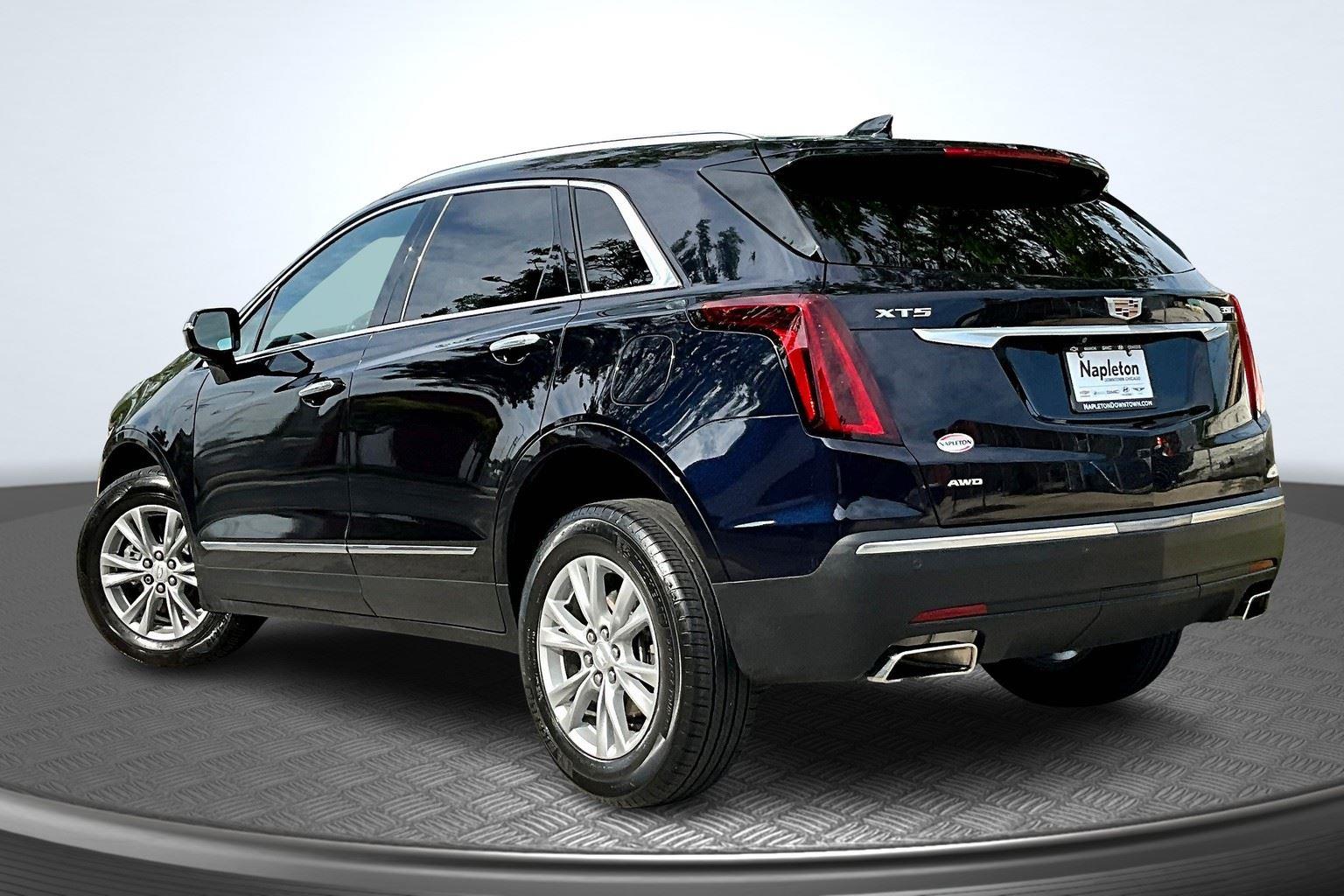 2022 Cadillac XT5 Luxury photo 2