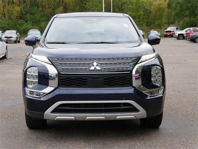 2024 Mitsubishi Outlander SE photo 2
