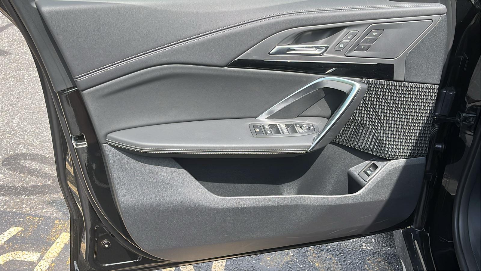 New 2025 Black Sapphire Metallic BMW xDrive28i image 6
