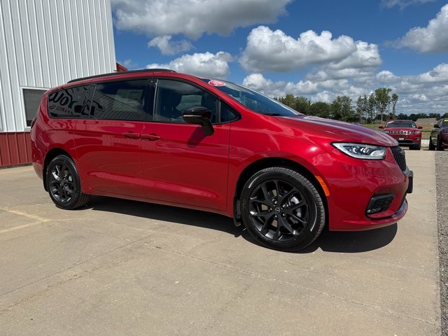 2026 Chrysler Pacifica Limited photo 2